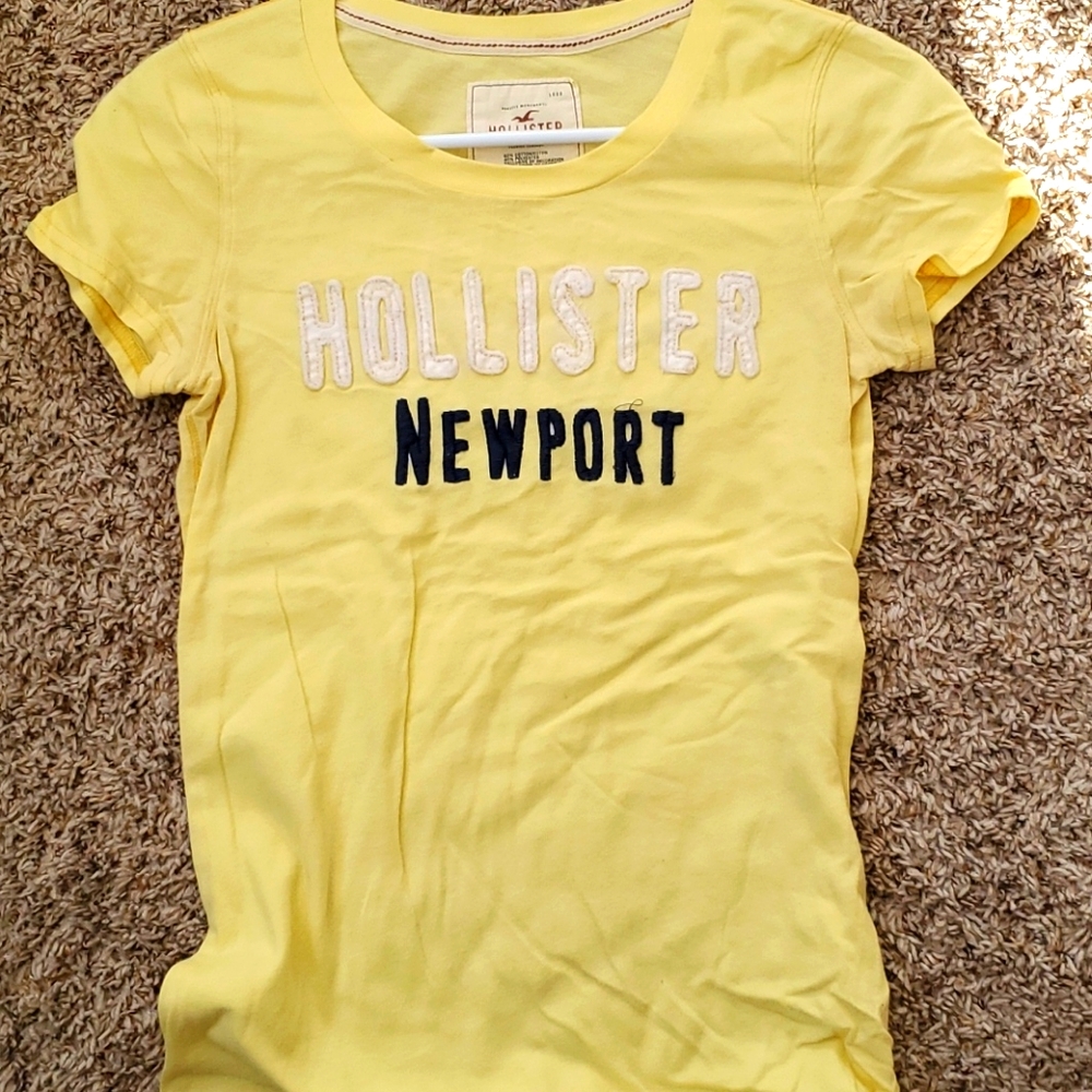 Womens Hollister yellow M tee. Like new